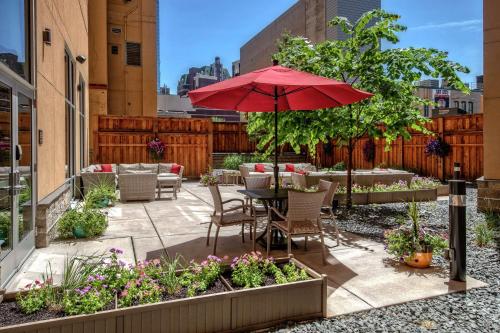 Hampton Inn & Suites - Minneapolis/Downtown Image