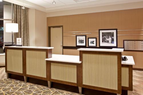 Hampton Inn & Suites - Minneapolis/Downtown Image