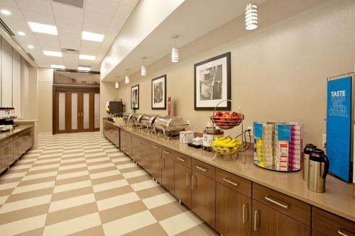 Hampton Inn & Suites - Minneapolis/Downtown Image