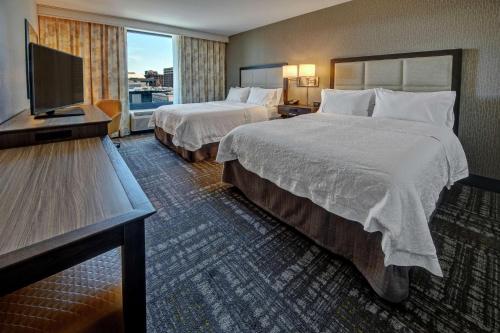 Hampton Inn & Suites - Minneapolis/Downtown Image