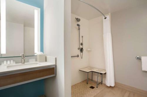 Hilton Garden Inn New Orleans Convention Center Image