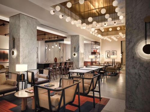 Χώρος καθιστικού στο Canopy by Hilton New Orleans Downtown