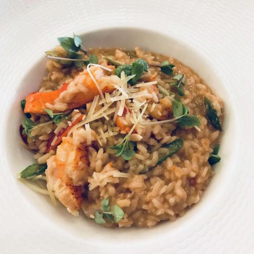 ホテルの敷地内または近くでの食事または食べ物