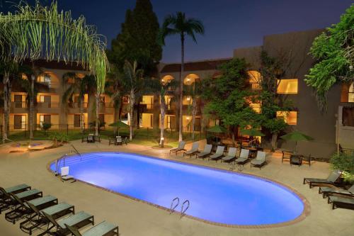 Embassy Suites by Hilton Phoenix Tempe Image