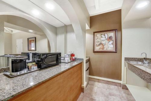 a kitchen with a counter with a microwave and a sink at Hilton Phoenix Tapatio Cliffs Resort in Phoenix