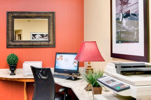 Hampton Inn Pittsburgh/Airport Image