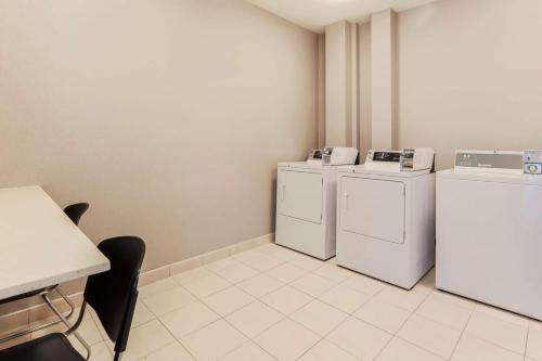 a laundry room with two washers and a refrigerator at Hilton Garden Inn Reno in Reno
