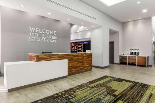 Hampton Inn & Suites Pittsburgh Downtown Image