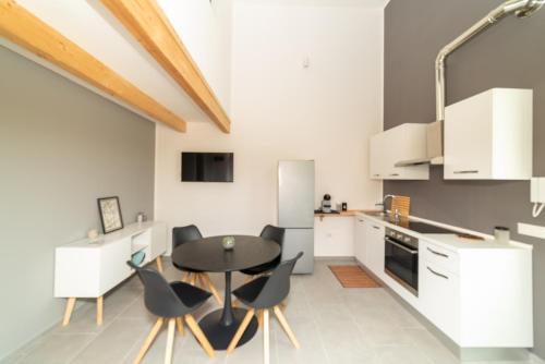 a kitchen and dining room with a table and chairs at La Casetta 117 in Cagliari