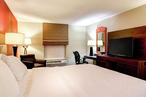 Μια τηλεόραση ή/και κέντρο ψυχαγωγίας στο Hampton Inn St. Joseph