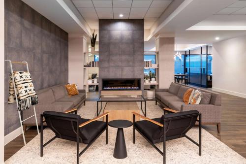 DoubleTree by Hilton Denver Cherry Creek, CO Image