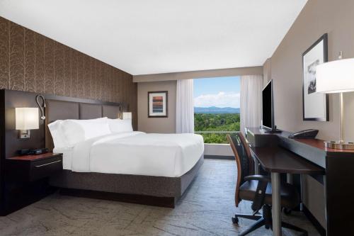 DoubleTree by Hilton Denver Cherry Creek, CO Image