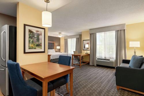 O zonă de relaxare la Homewood Suites by Hilton Allentown-Bethlehem Airport