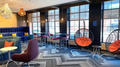 Tru By Hilton Baltimore Harbor East Image
