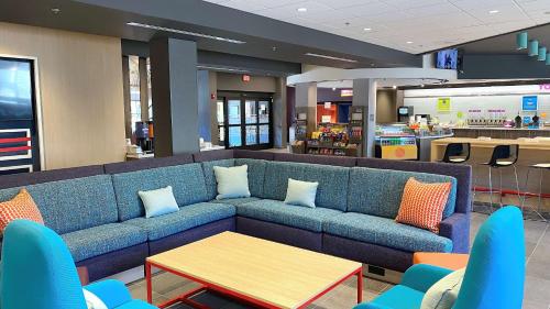 Tru By Hilton Baltimore Harbor East Image