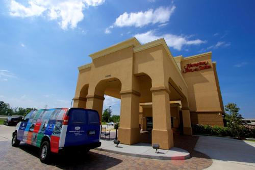 a van parked in front of a building at Hampton Inn & Suites by Hilton Tomball Houston NW in Tomball