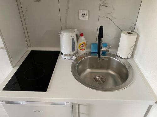Кухня или мини-кухня в Apartman MAK
