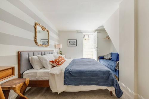 a bedroom with a bed with a blue blanket at Beautiful & Stylish 2 BDR Hosted By StayRafa (1F) in Philadelphia