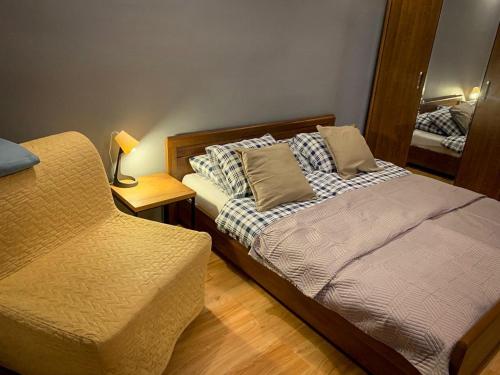 Ένα ή περισσότερα κρεβάτια σε δωμάτιο στο Apartament za ratuszem