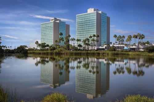 DoubleTree by Hilton at the Entrance to Universal Orlando Image