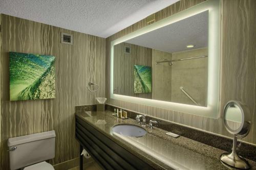 DoubleTree by Hilton at the Entrance to Universal Orlando Image