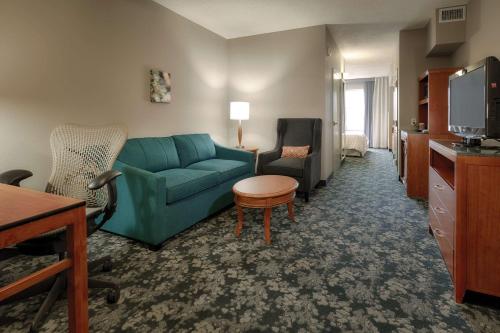 a living room with a blue couch and a table at Hilton Garden Inn Cleveland/Twinsburg in Twinsburg