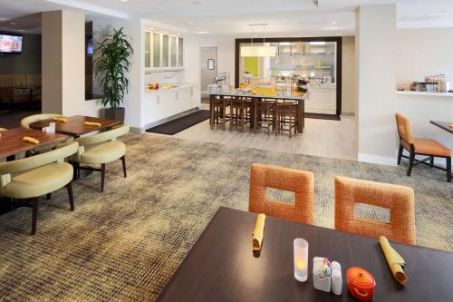 Hilton Garden Inn Reagan National Airport Image