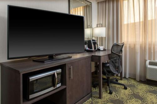 Hilton Garden Inn Reagan National Airport Image