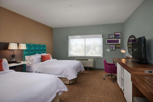 Postel nebo postele na pokoji v ubytování Hampton Inn Sherwood Portland