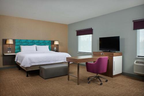 TV a/nebo společenská místnost v ubytování Hampton Inn Sherwood Portland