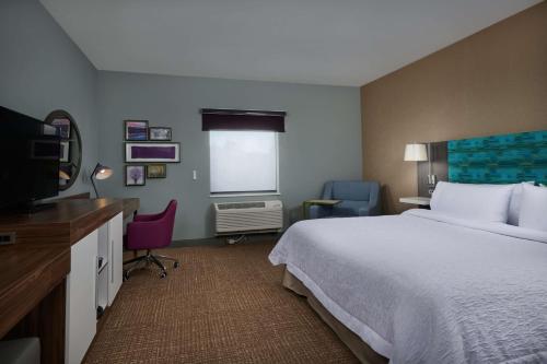 TV a/nebo společenská místnost v ubytování Hampton Inn Sherwood Portland