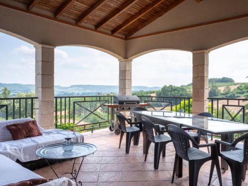 Maison avec vue panoramique, piscine et spa