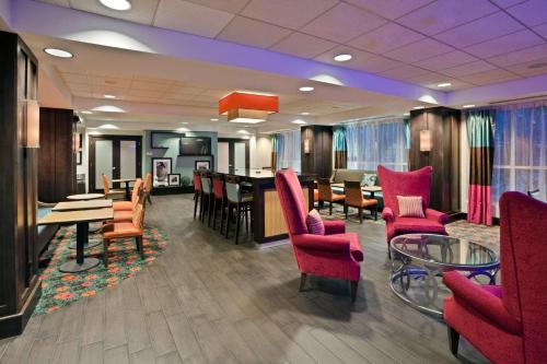 Posezení v ubytování Hampton Inn Ithaca