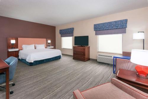 Ένα ή περισσότερα κρεβάτια σε δωμάτιο στο Hampton Inn Springfield South Enfield