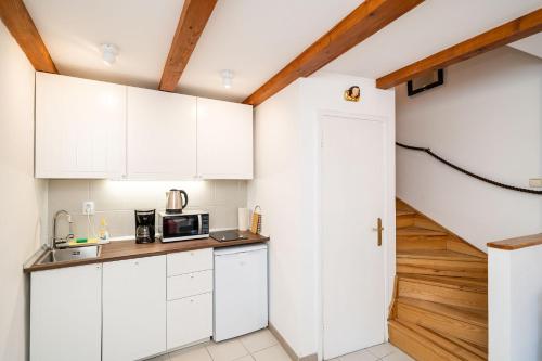 Kuchyň nebo kuchyňský kout v ubytování Lovely holiday house Othello next to the Buža beach