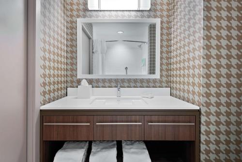 Home2 Suites By Hilton Orlando Near Universal Image