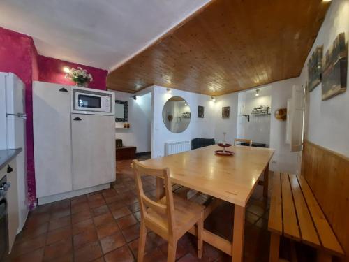 Kuchyň nebo kuchyňský kout v ubytování Casa Rural CAL ROCCO Porta del Pirineu