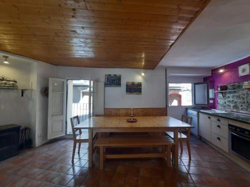 Kuchyň nebo kuchyňský kout v ubytování Casa Rural CAL ROCCO Porta del Pirineu