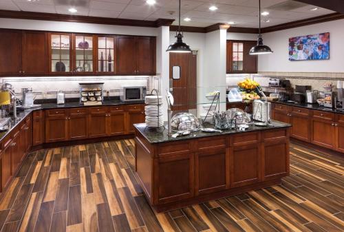 Una cocina o cocineta en Homewood Suites by Hilton Denton