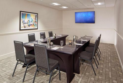 a conference room with a long table and chairs at Doubletree By Hilton Atlanta Perimeter Dunwoody in Atlanta