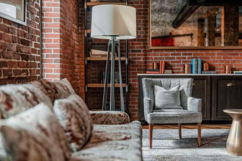 Zona de estar de The Wilbur Lititz, Tapestry Collection By Hilton