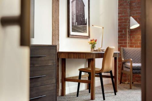 Zona de estar de The Wilbur Lititz, Tapestry Collection By Hilton