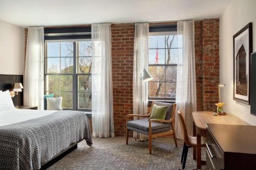 Cama o camas de una habitación en The Wilbur Lititz, Tapestry Collection By Hilton