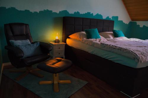 Llit o llits en una habitació de KomfortZuhause in Wermelskirchen