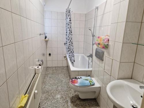 Koupelna v ubytování Unterkunft an der Karl-Marx Straße Leipzig