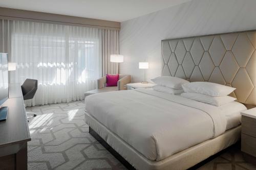 Katil atau katil-katil dalam bilik di The Kingsley Bloomfield Hills - a DoubleTree by Hilton