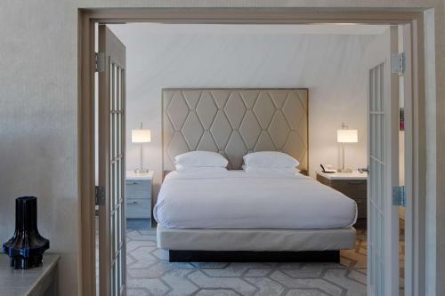 Katil atau katil-katil dalam bilik di The Kingsley Bloomfield Hills - a DoubleTree by Hilton
