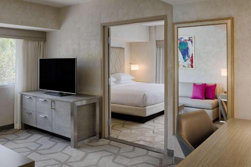 Katil atau katil-katil dalam bilik di The Kingsley Bloomfield Hills - a DoubleTree by Hilton