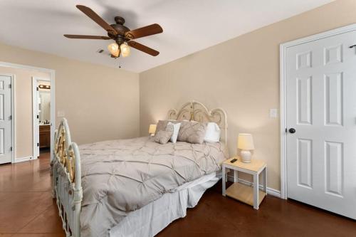 a bedroom with a bed and a ceiling fan at Bright & spacious 3 bedroom home Amazing location in Temple