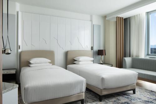 Tirana Marriott Hotelにあるベッド